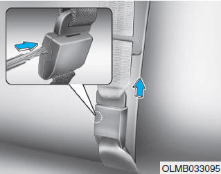 Hyundai Tucson: Seat belt warning light. 2. Insert a key or similar rigid device into the web release hole (C). Pull out