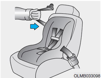 Hyundai Tucson: <b>Installing a Child Restraint System (CRS)</b>. 4. Slowly allow the shoulder portion of the seat belt to retract and listen for